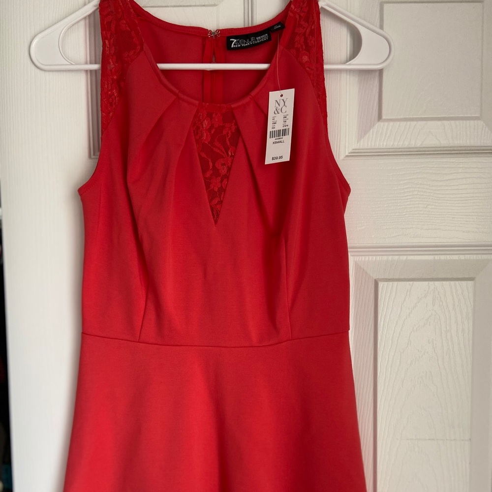 New York and company red top